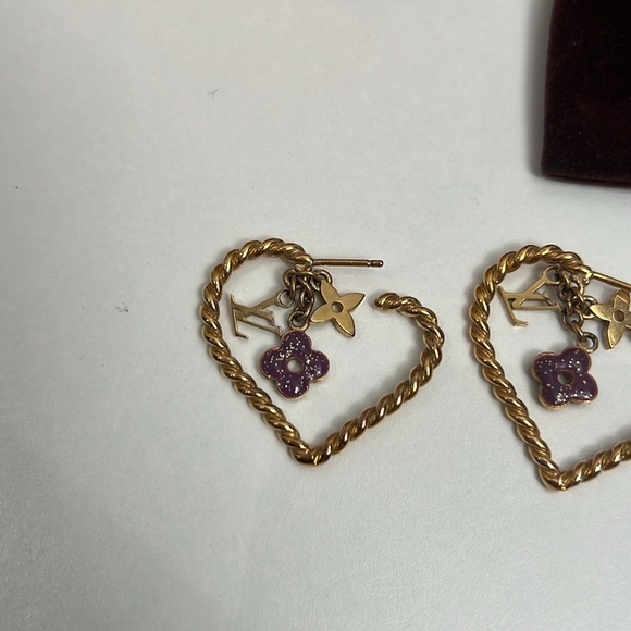 LOUIS VUITTON GOLD Heart Shaped EARRINGS - Picture 3 of 6